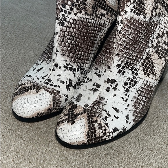 SNAKESKIN PRINT BOOTIE SIZE 42 BRAND NEW ! - Picture 4 of 4